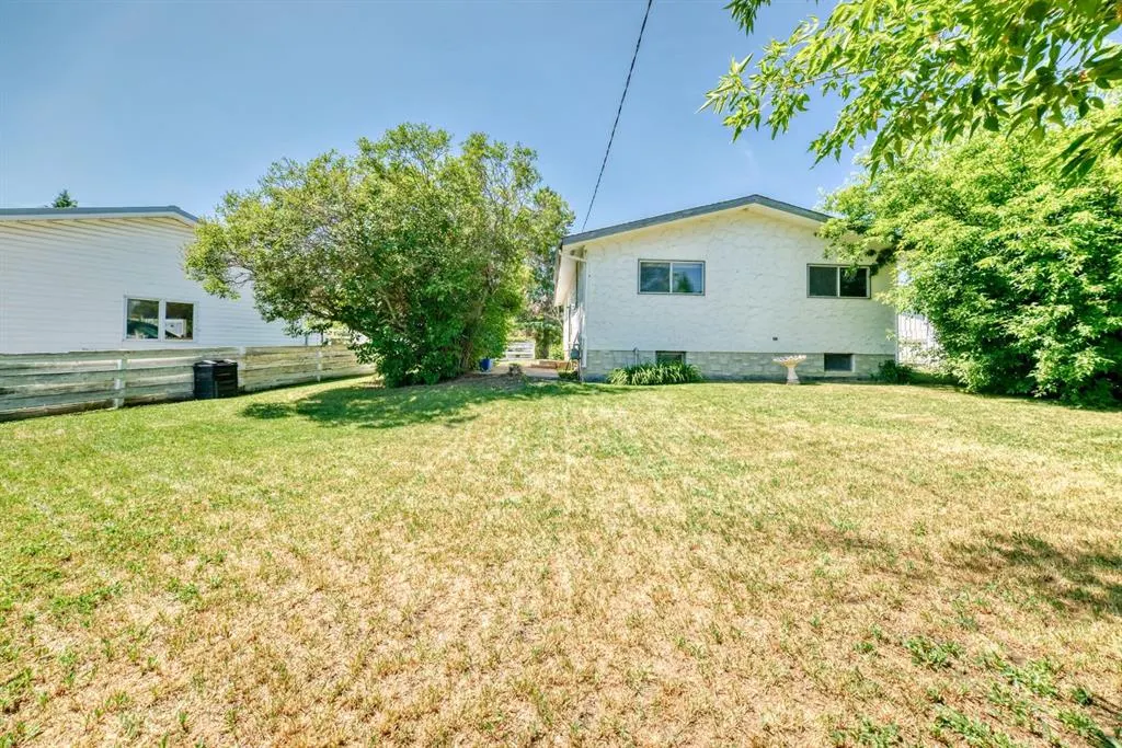 418 Ellis Crescent