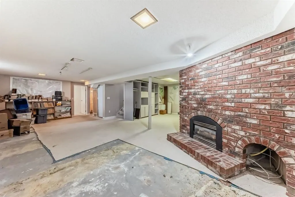418 Ellis Crescent