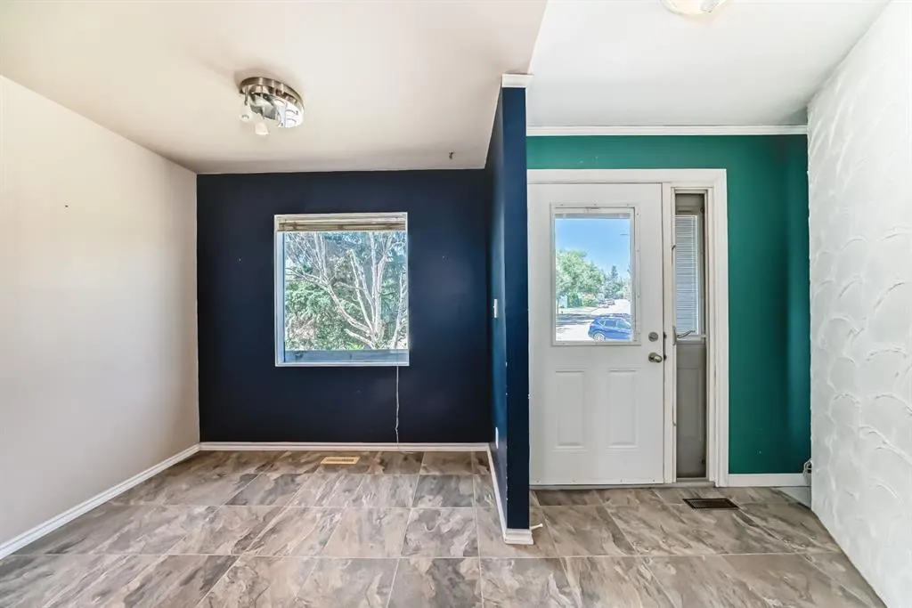 418 Ellis Crescent