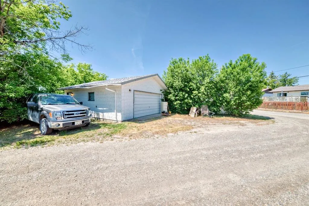 418 Ellis Crescent