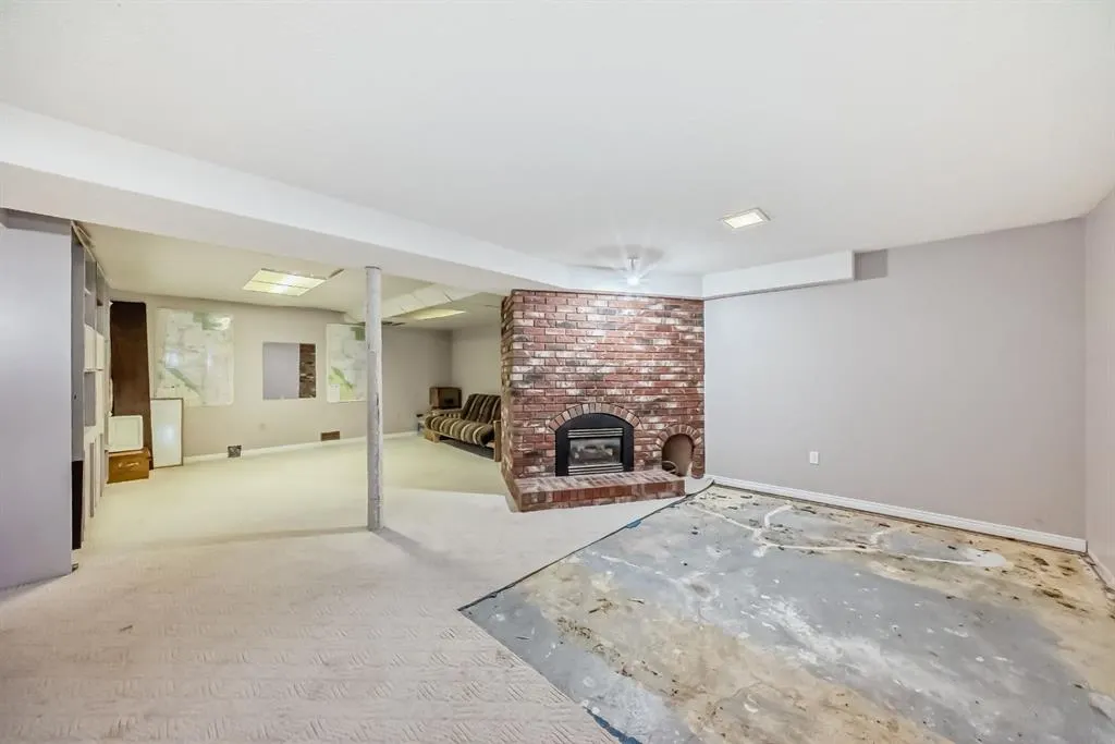418 Ellis Crescent