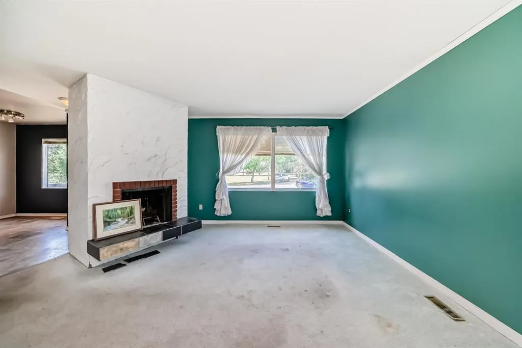 418 Ellis Crescent