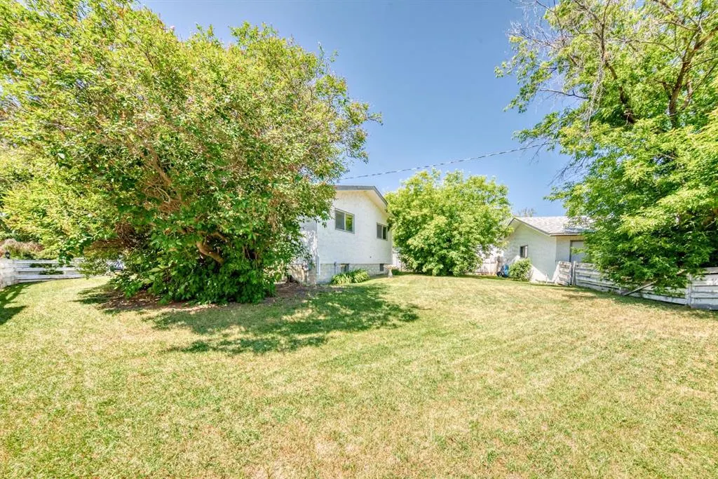 418 Ellis Crescent