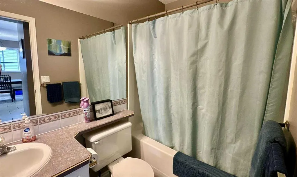 5220 50A Avenue, #201