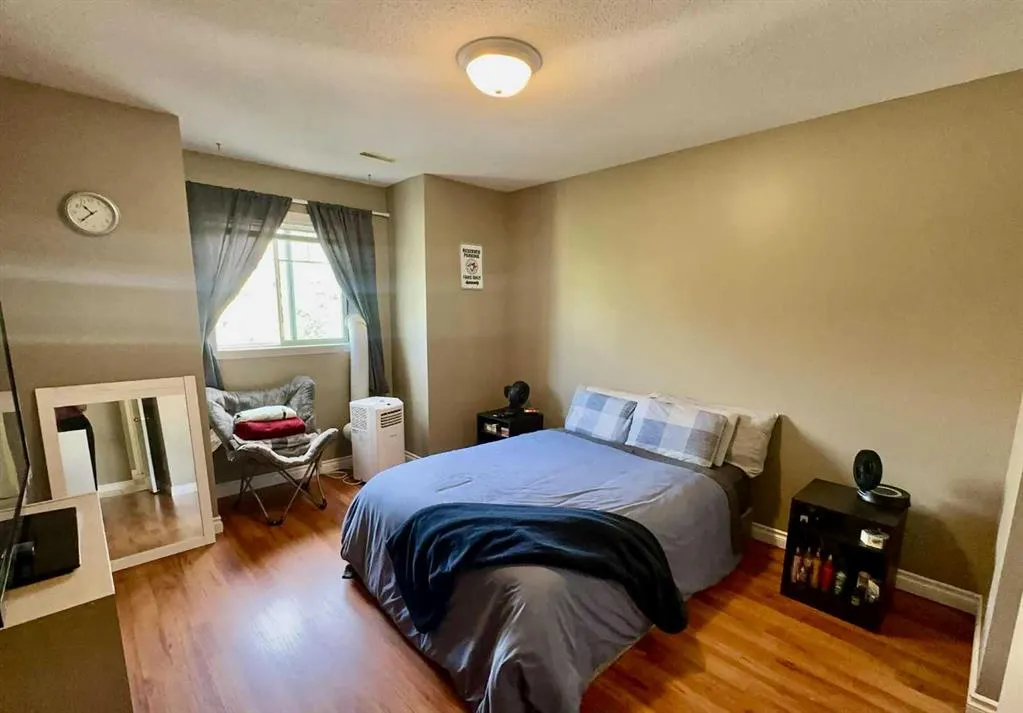 5220 50A Avenue, #201