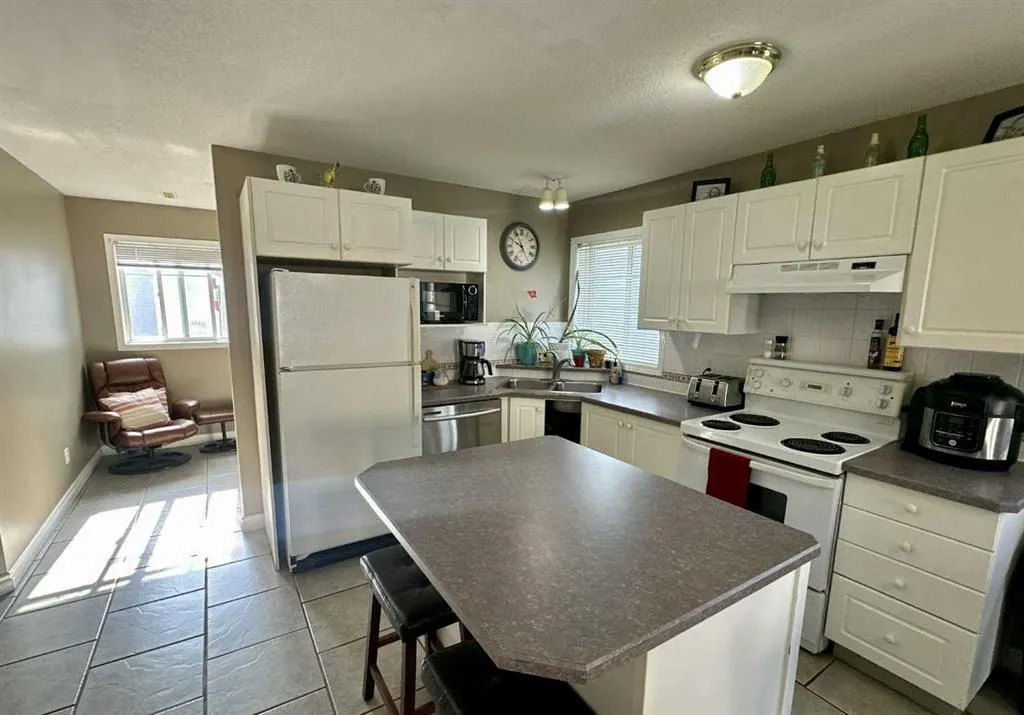 5220 50A Avenue, #201