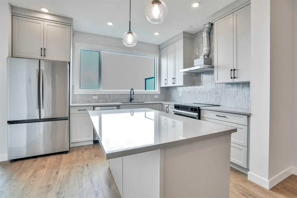 3483 chestermere Boulevard