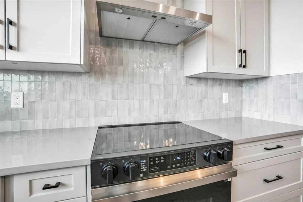 3483 chestermere Boulevard
