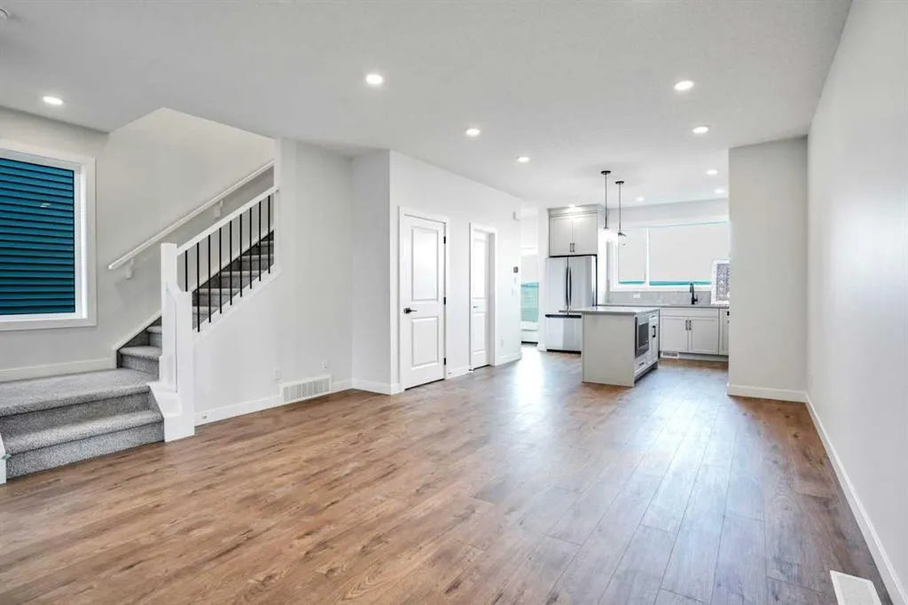 3483 chestermere Boulevard