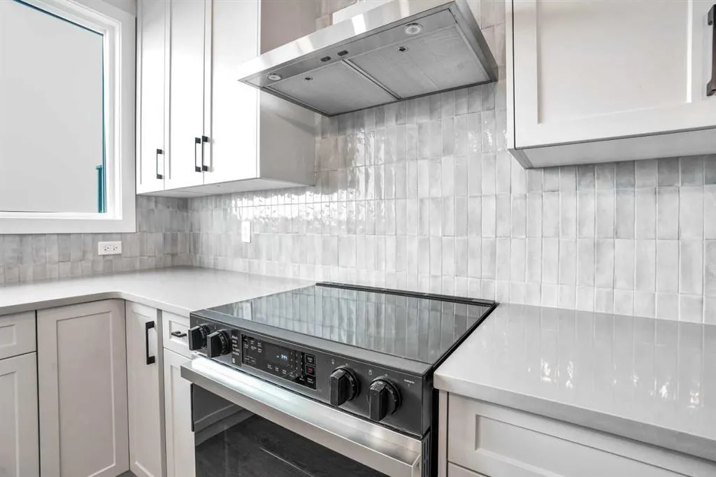 3483 chestermere Boulevard