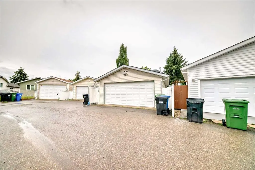 46 Coverdale Way NE