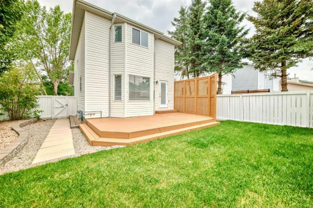 46 Coverdale Way NE