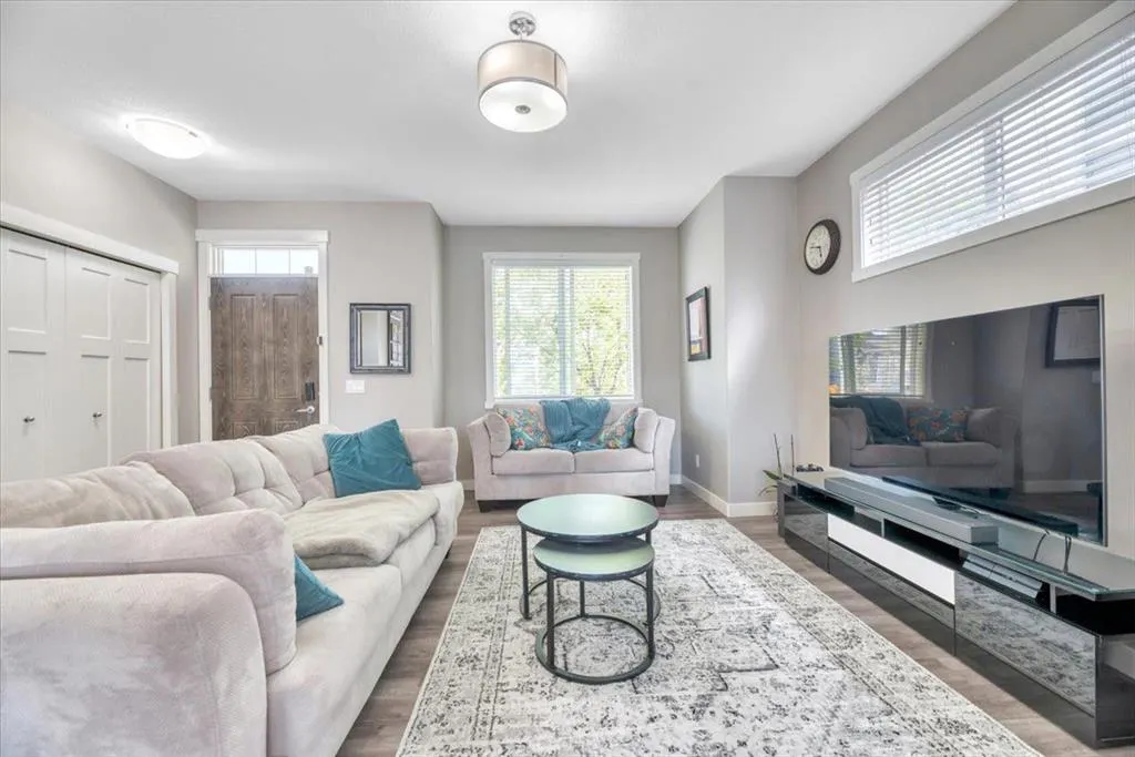623 Evanston Manor NW