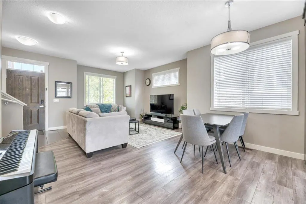 623 Evanston Manor NW
