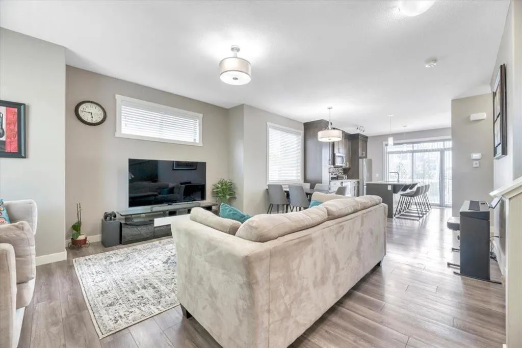 623 Evanston Manor NW