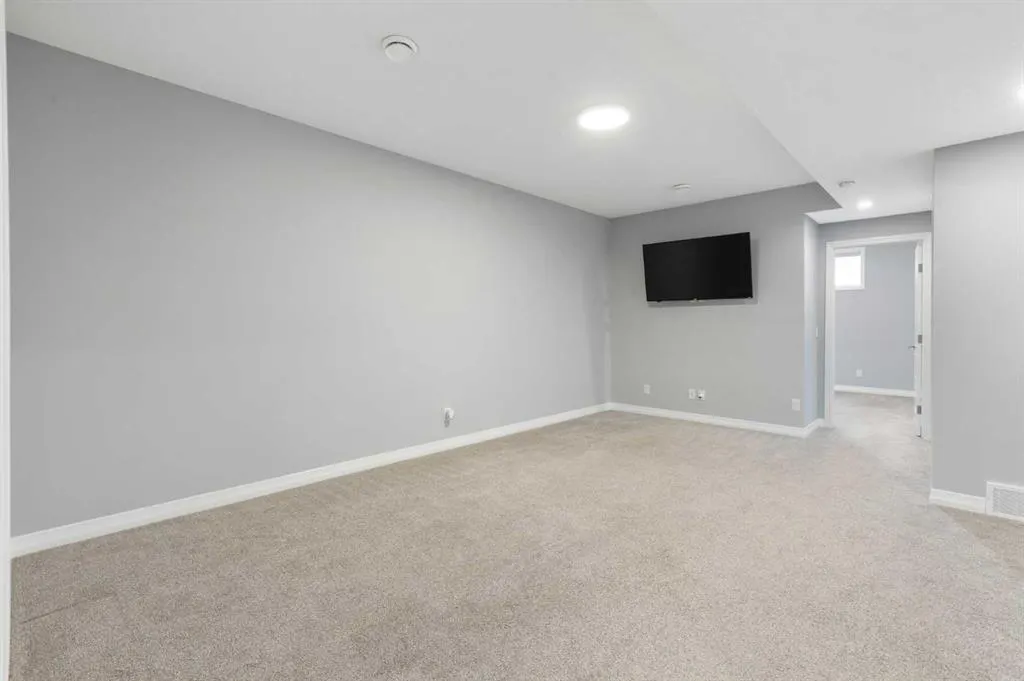 237 Masters Road SE