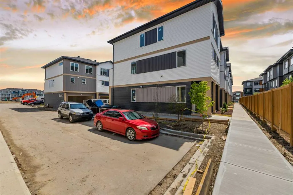 90 Corner Meadows Manor NE, #601