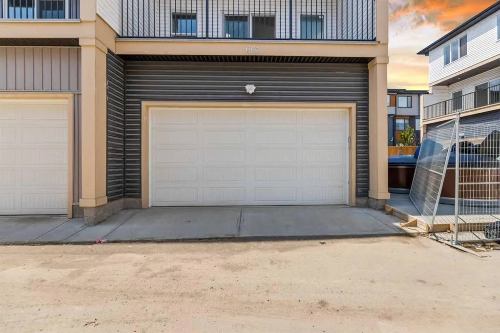 90 Corner Meadows Manor NE, #601