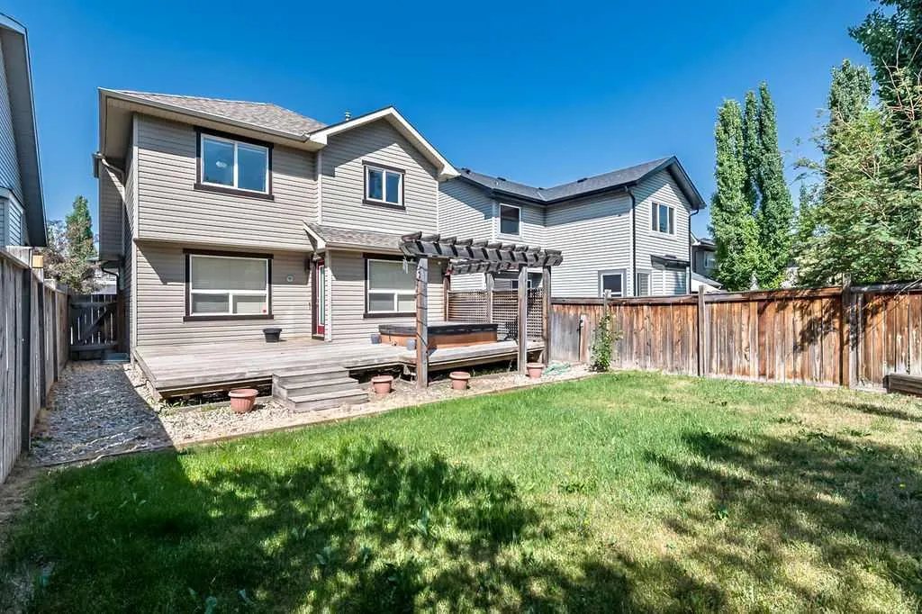 18 Auburn Bay Court SE