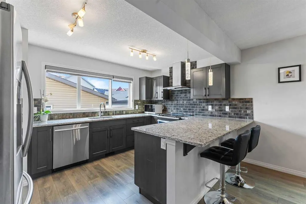 8 Copperpond Avenue SE