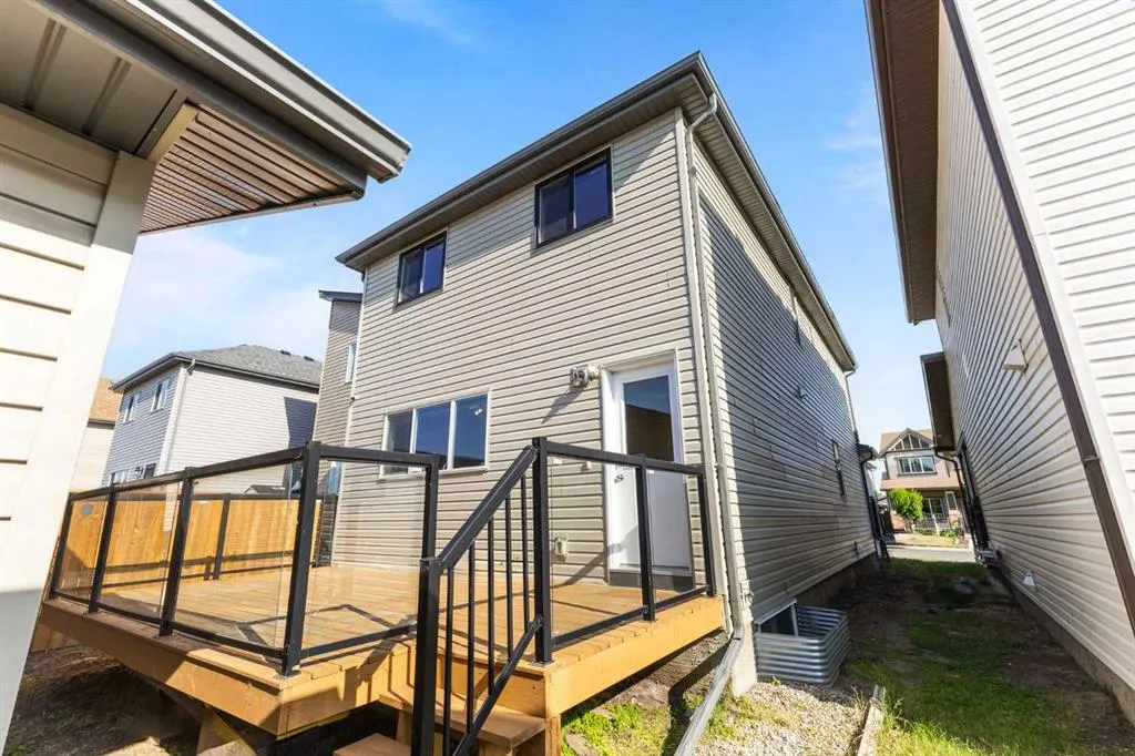 8 Copperpond Avenue SE