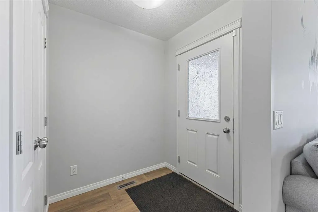 8 Copperpond Avenue SE