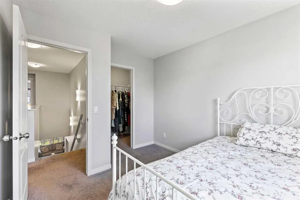 8 Copperpond Avenue SE