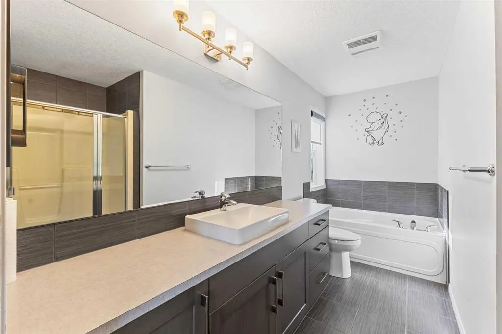 8 Copperpond Avenue SE