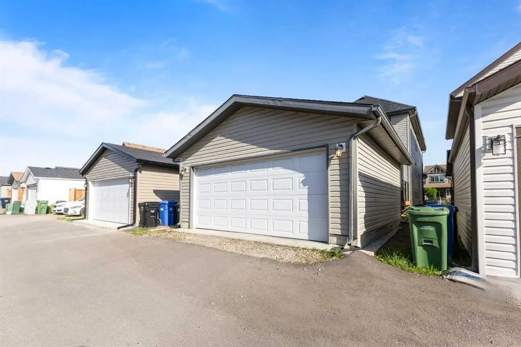 8 Copperpond Avenue SE