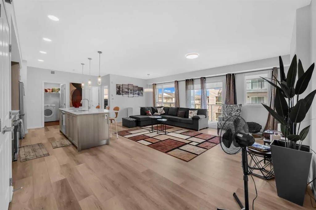 33 Carringham Gate NW, #3204