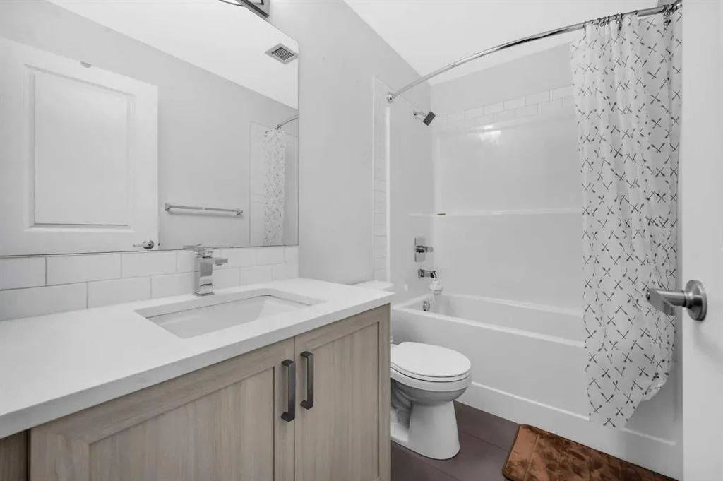 33 Carringham Gate NW, #3204