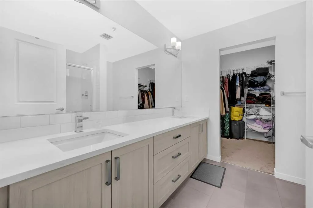 33 Carringham Gate NW, #3204