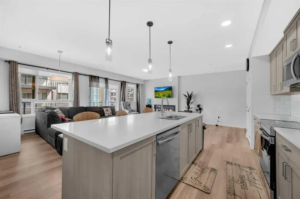 33 Carringham Gate NW, #3204