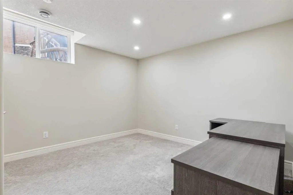 34 Taralake Cape NE
