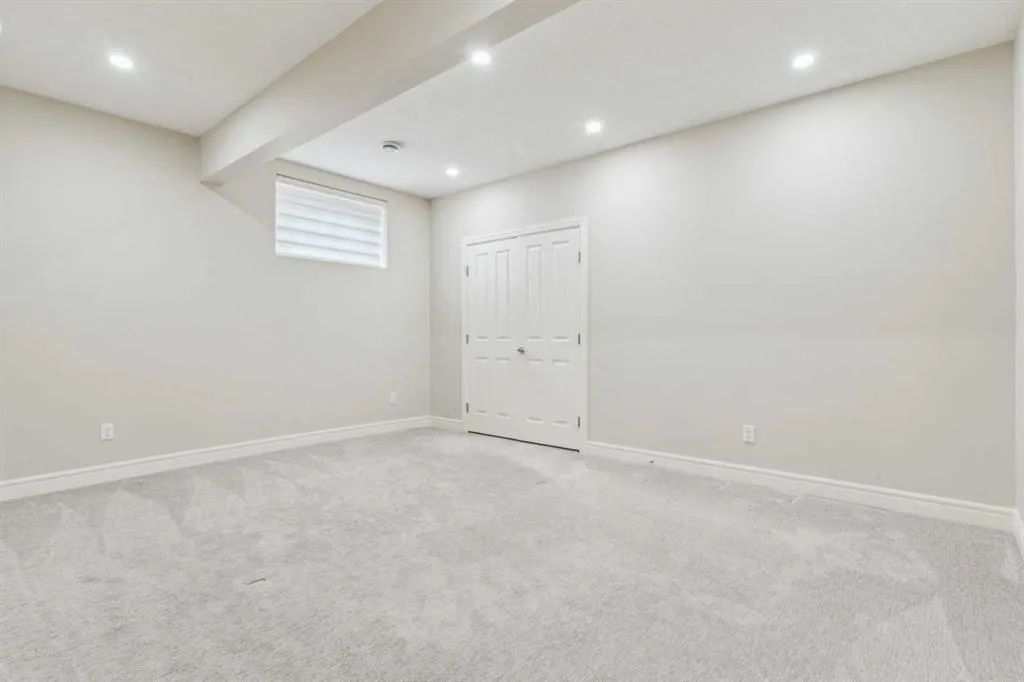 34 Taralake Cape NE