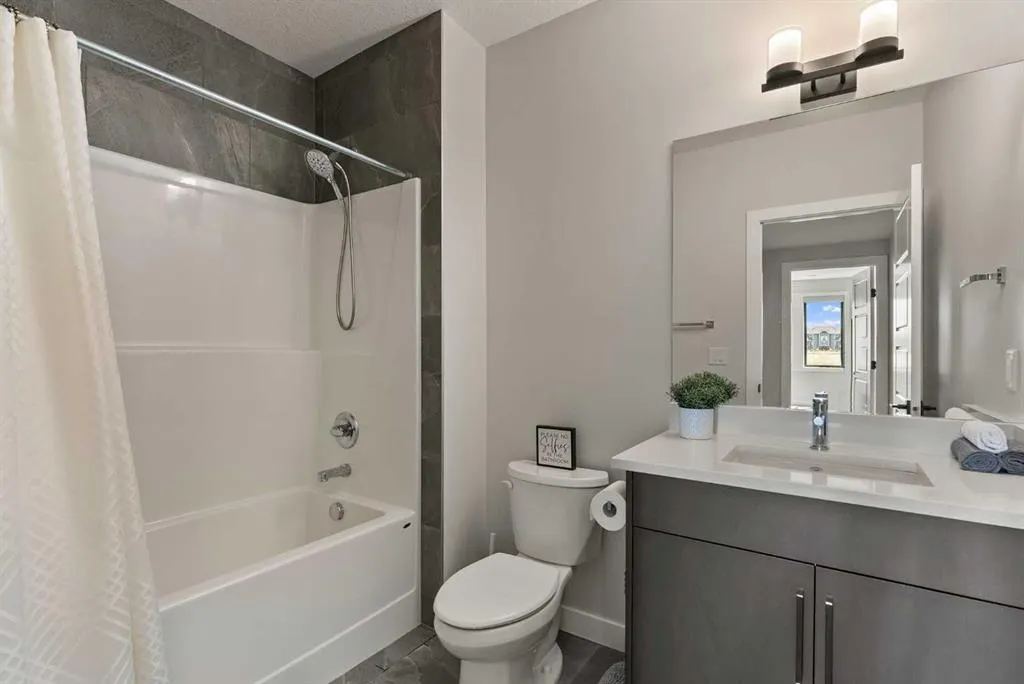 32 Monterra Landing