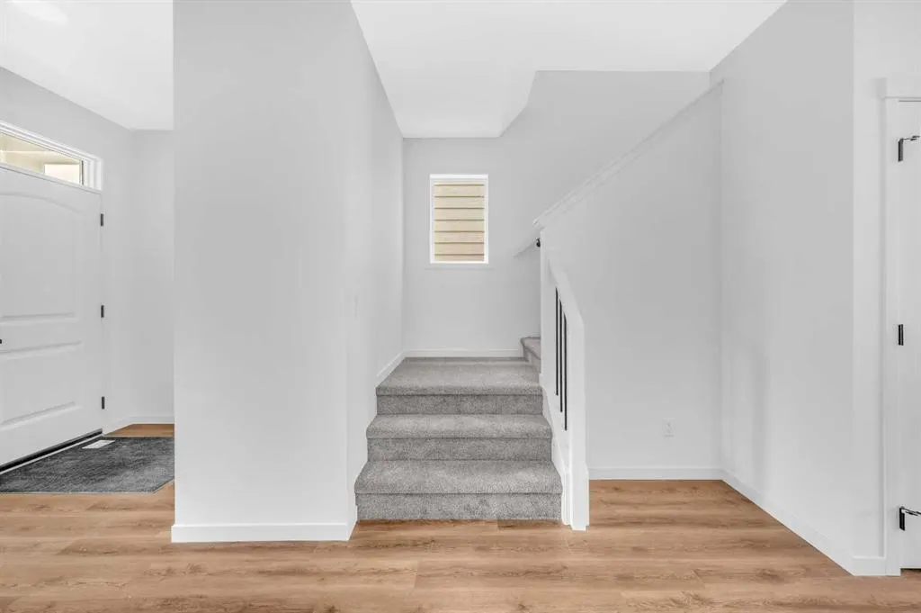 32 Rowmont Common NW