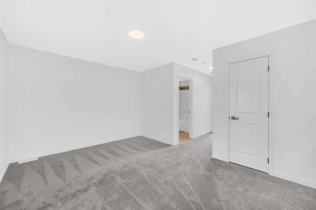 32 Rowmont Common NW