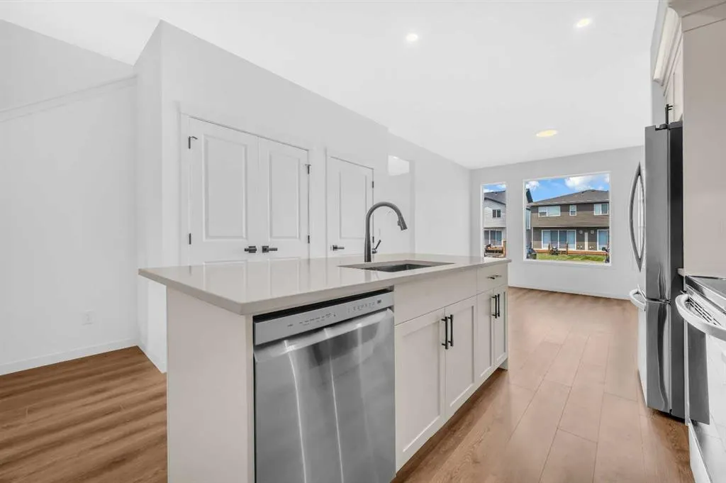 32 Rowmont Common NW