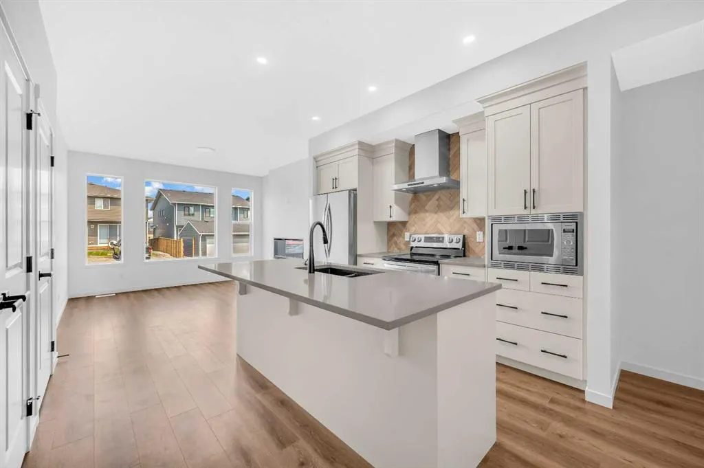 32 Rowmont Common NW