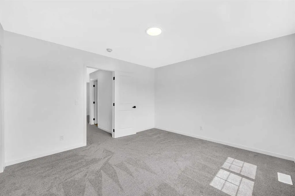 32 Rowmont Common NW