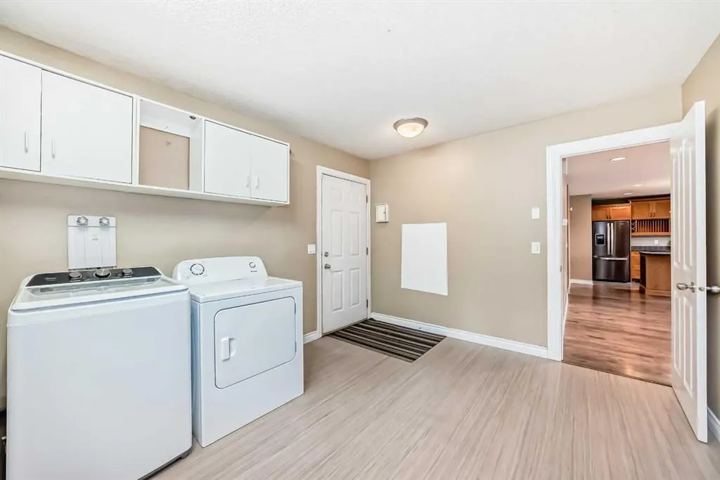 310 Highwood Village Place NW