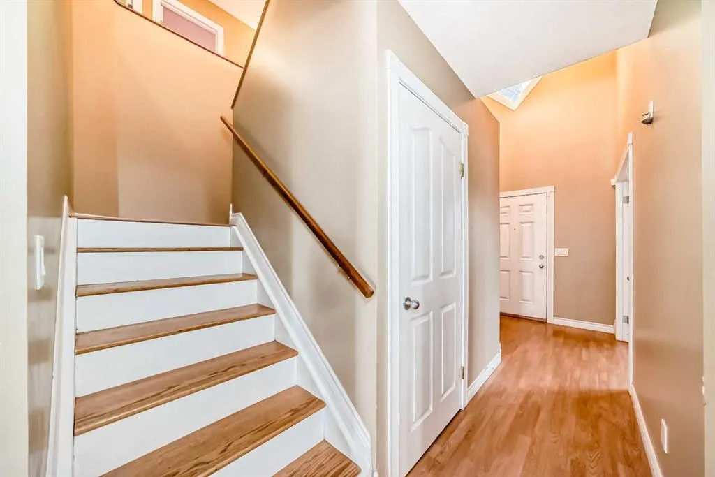 310 Highwood Village Place NW
