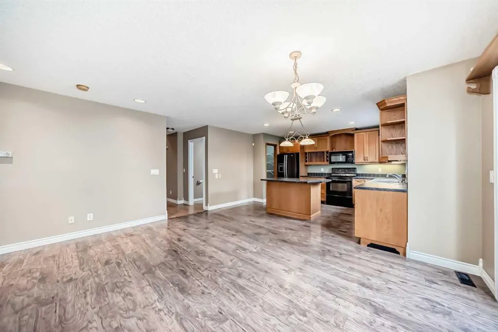 310 Highwood Village Place NW