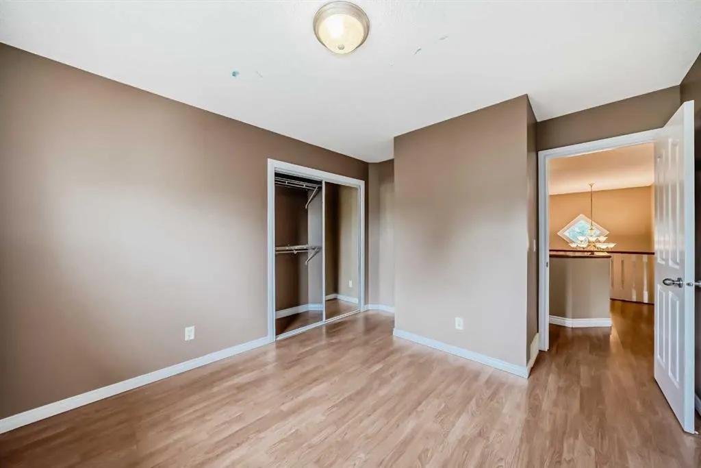 310 Highwood Village Place NW