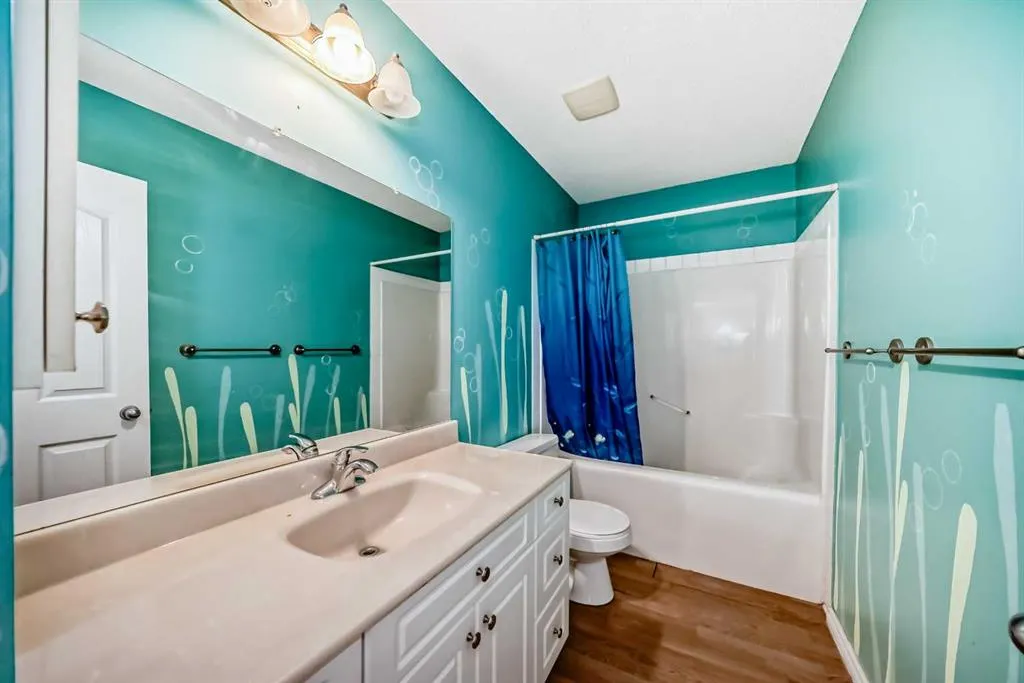 310 Highwood Village Place NW
