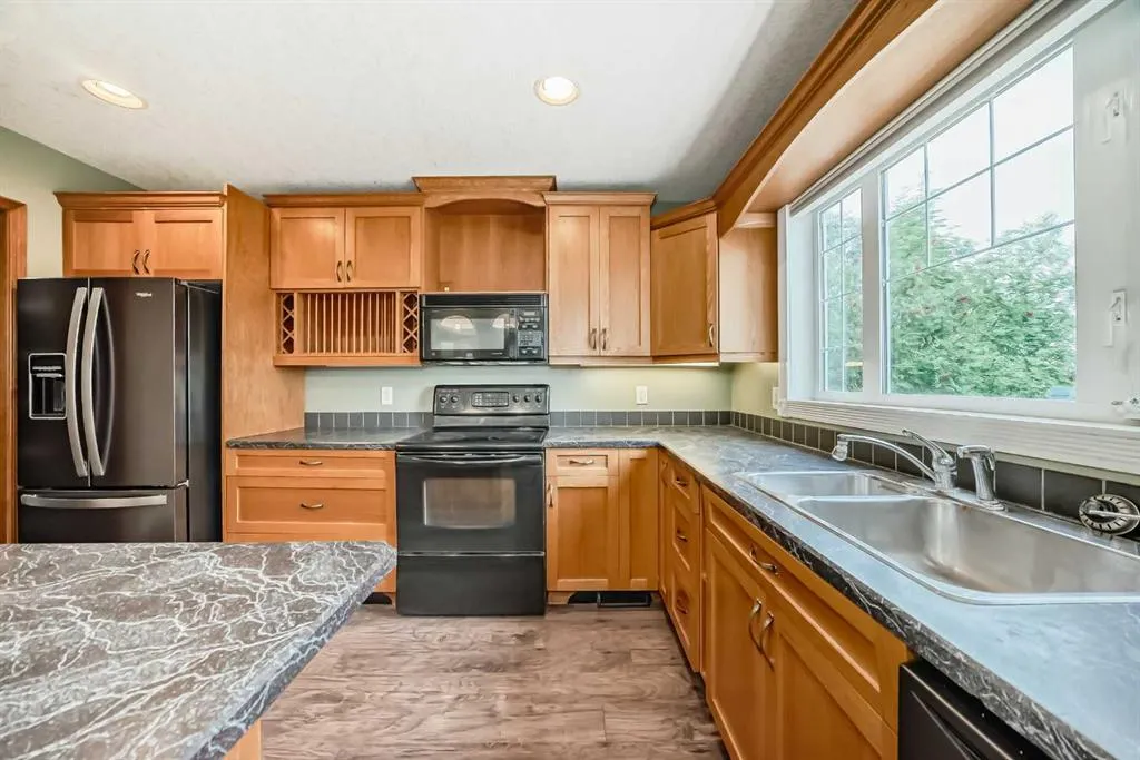 310 Highwood Village Place NW