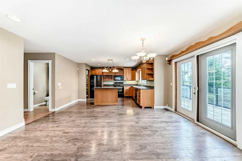 310 Highwood Village Place NW
