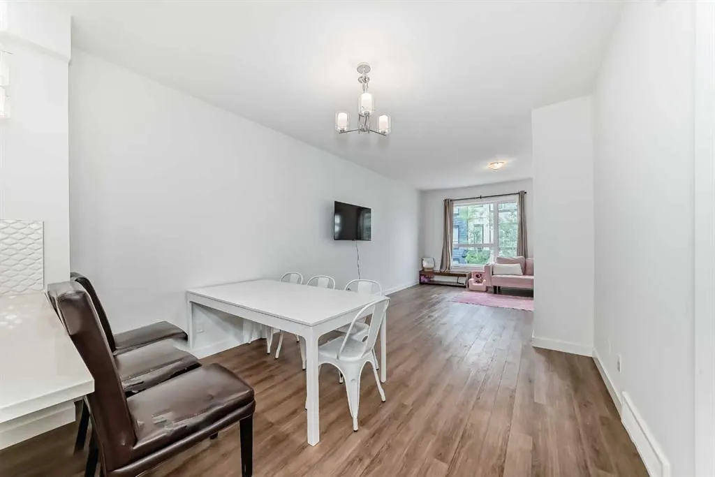 15 Evanscrest Park NW, #208