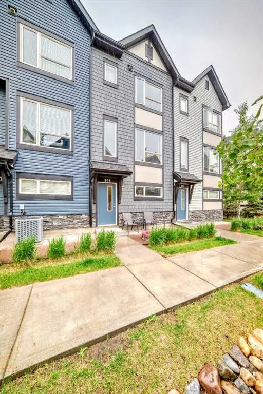 15 Evanscrest Park NW, #208